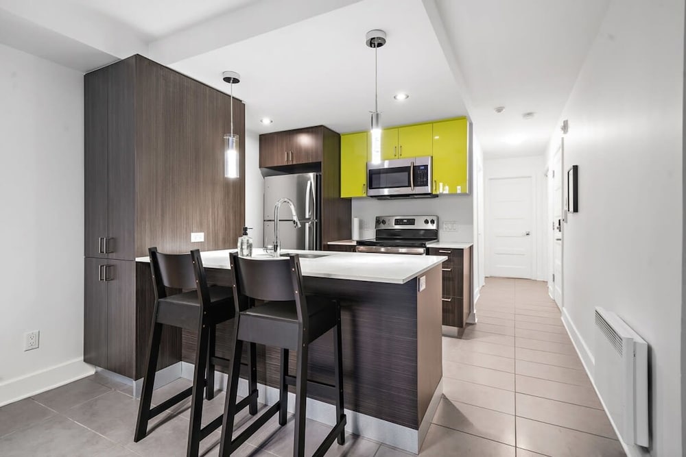 Downtown Metro Frontenac 2 BR new Apartment max 6p - Image 1