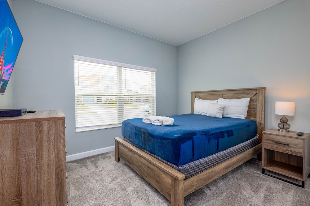 Tvpm-4263pd/sl 5 Bedroom Townhouse by RedAwning view 2