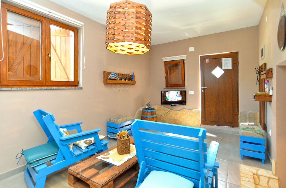 Apartment 877