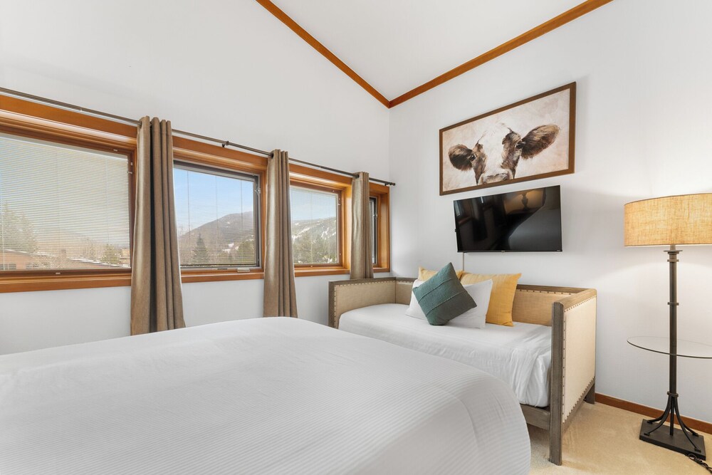 Tennis Townhome #1327 : 2, 225