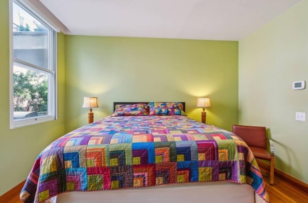 Surprisingly Unique 2br Urban Oasis W/ Sauna In Ny 2 Bedroom Home