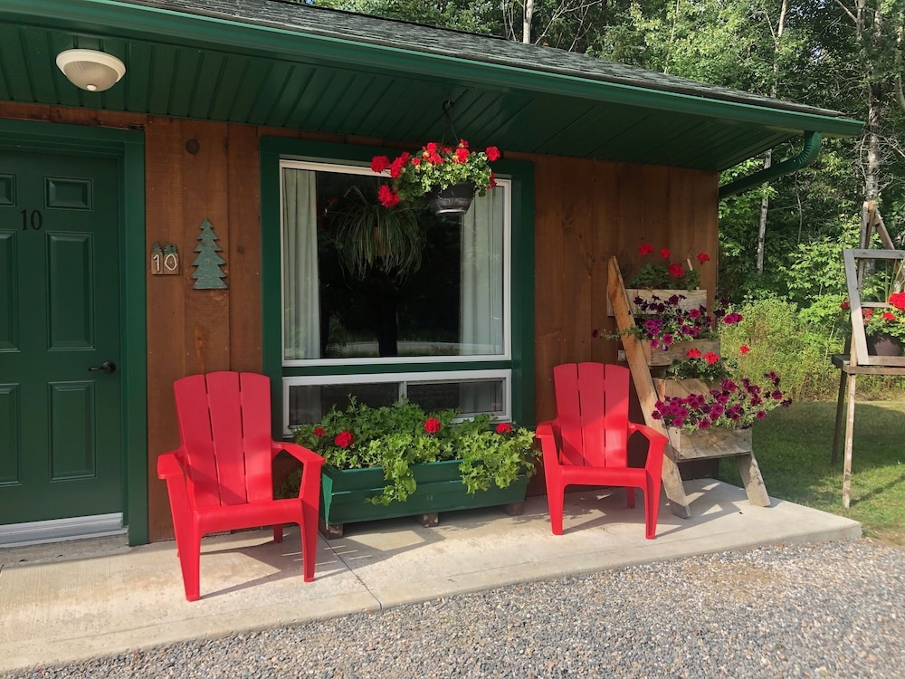 Dwight Village Motel