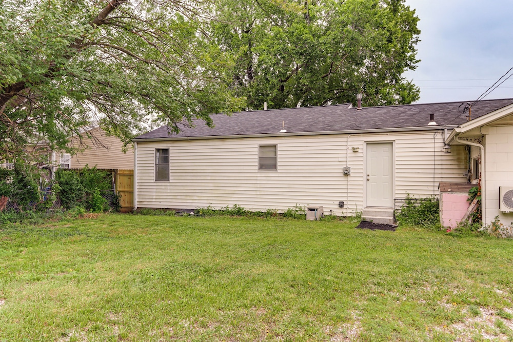 1 Mi to Main St Joplin: Cozy Home w/ Shared Yard!