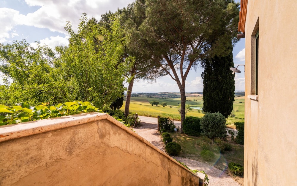 Farmhouse With Exclusive View Between Umbria and Tuscany La Godiola-albizia