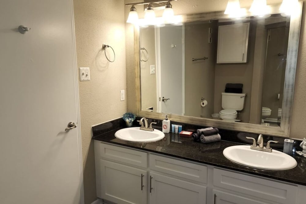 Medical Center 2BR With Resort Amenities