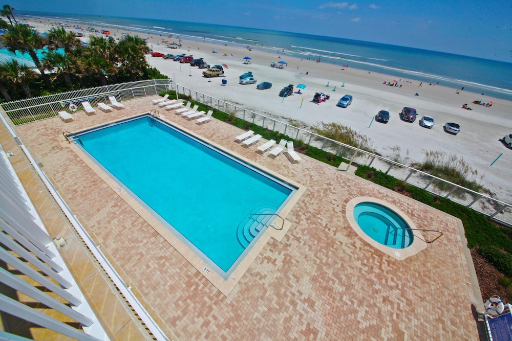 High End Luxury Malibu Condominium Beachfront Balcony Overlooking Pool Spa Mb302 view 4