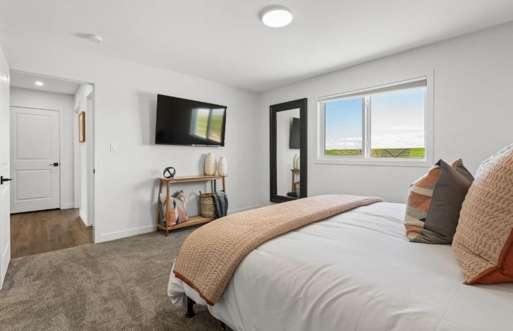 Castle View No Service Fees Kitchen 55 TV