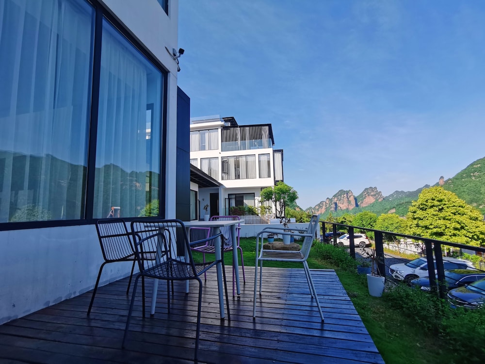 XMAN Sunrise Peaks Resort--Sky Mirror Infinity Pool