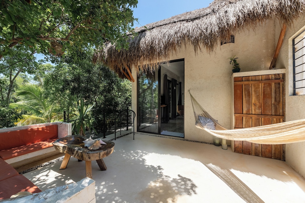 TRECE LUNAS TULUM