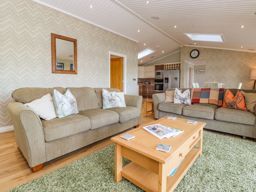 Lakeside Lodge
