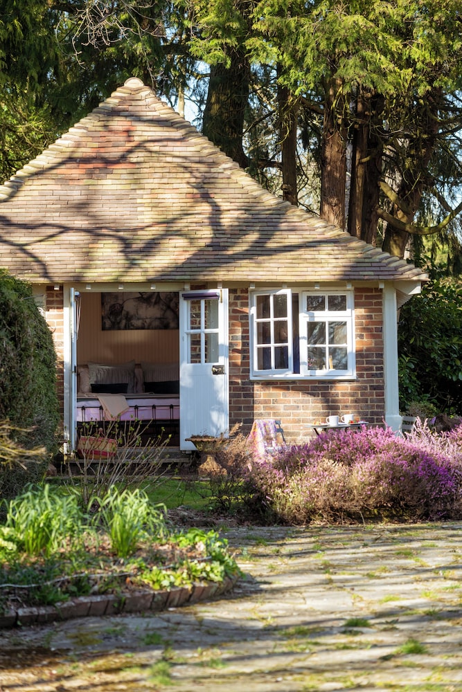 Old Mill Lodge I By Huluki Sussex Stays
