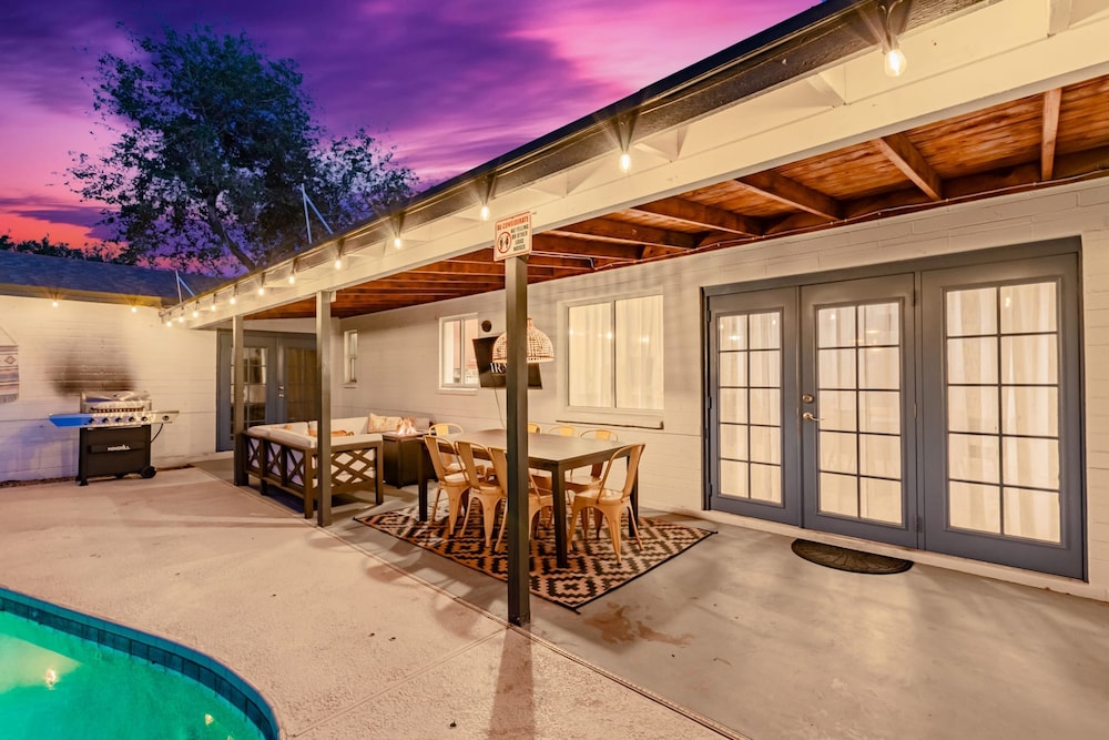 Desert Diamond Oasis Private Pool Bar Games