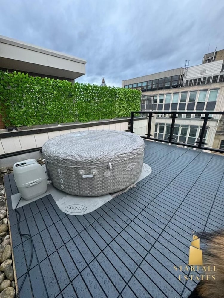 Leeds Apt - Hottub - Sleeps 6 - Special Occasions
