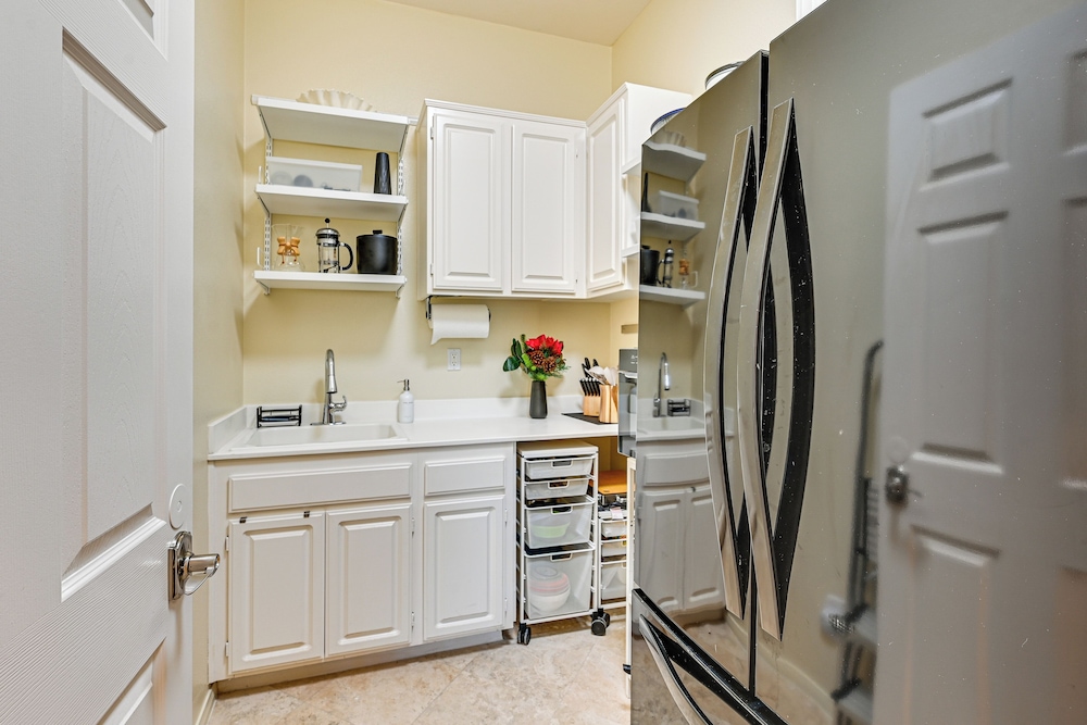 Private & Spacious Deluxe Rolling Hills Ranch Gem