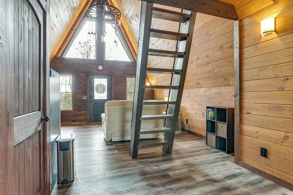 Hot Tub, Fire Pit, Bbq, On-site Pond: Kenton Cabin