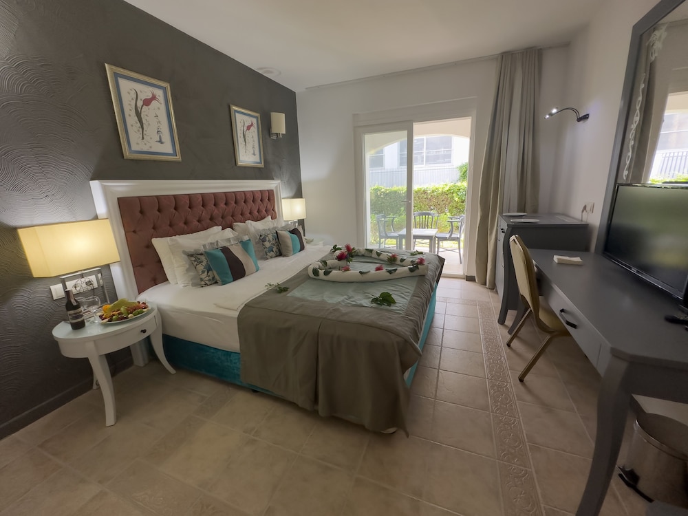 Tiana Beach Tatil Köyü - Her Şey Dahil - Image 12