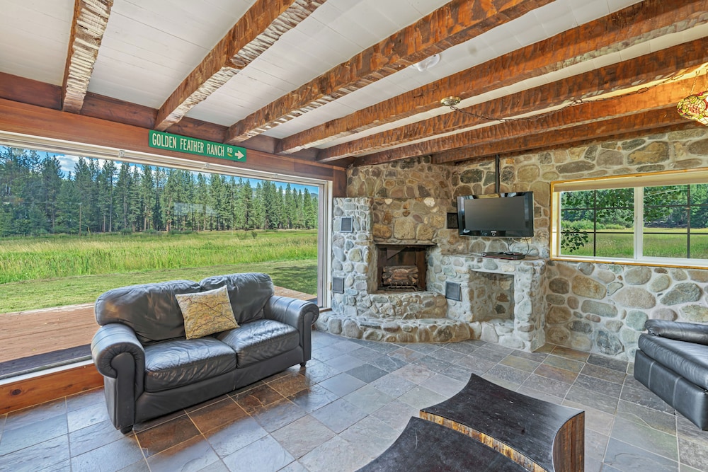 Dog-friendly 3BR on 200 Acres w/ River Access