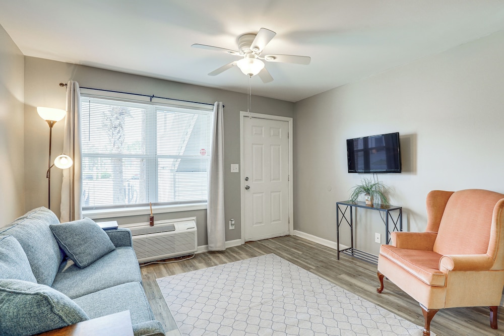 1 Mi to North Myrtle Beach: Studio w/ Pool Access