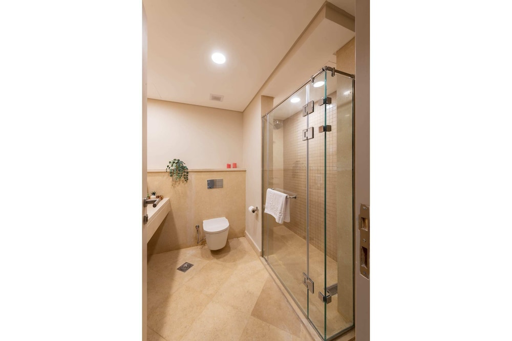 Xuru Stays I Homestyle 3BR Penthouse Pool & Beach View