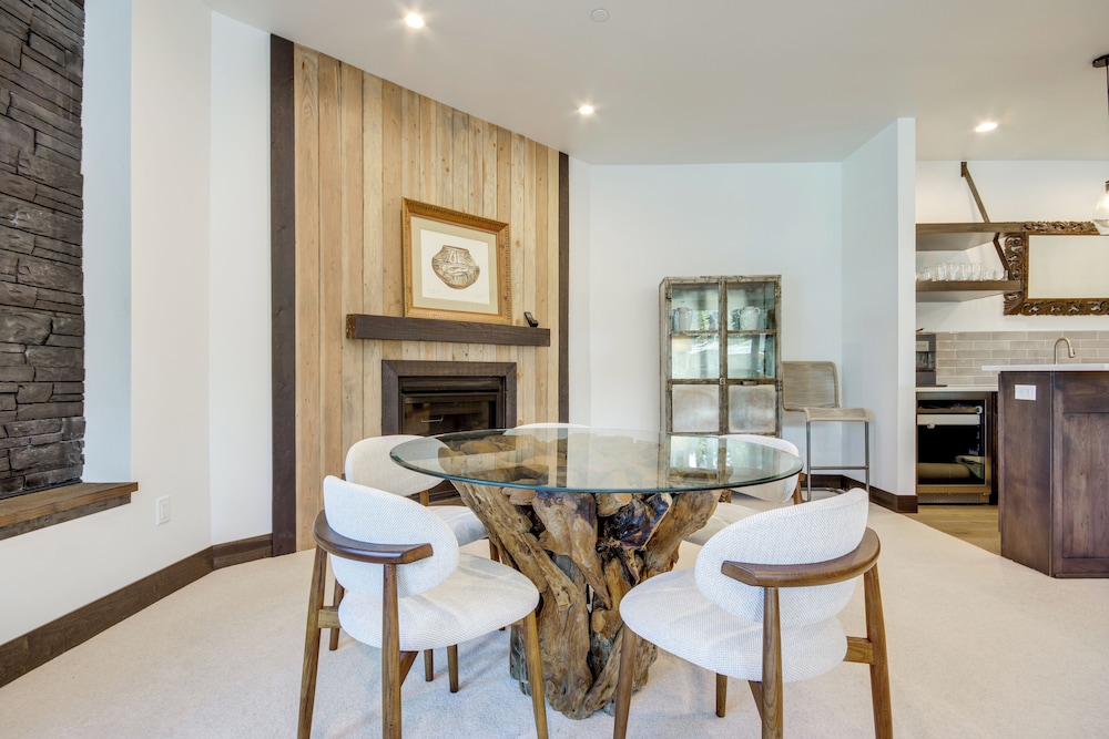 2 Mi to Big Sky Resort: Luxe Mtn-view Retreat!