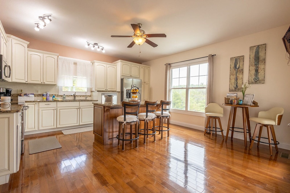 The Retreat at Paradise Hills