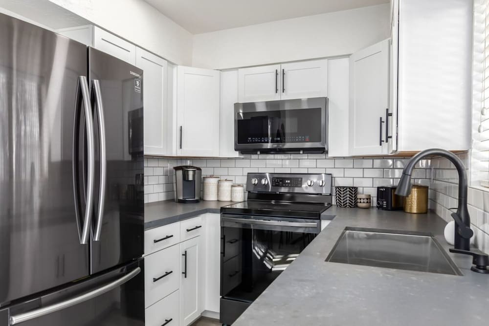 Luxe 2BR Townhouse 4 Heated Pools Walk 2 Old Town