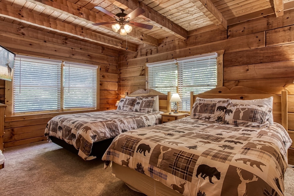 Er3 - Best Of Both Worlds -great Location-close To Town 4 Bedroom Cabin by RedAwning view 5