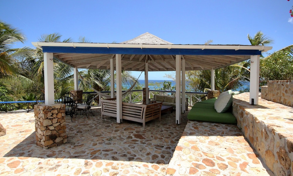 The Carib House 5 Bedrooms And Pool Close To Beach