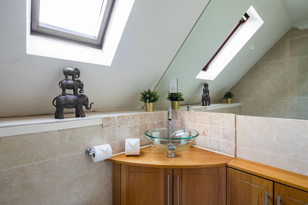 Spacious 2 Bed Apartment with Garden in Fulham
