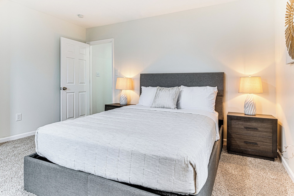 3 Mi to Downtown: Pet-friendly Indianapolis Home