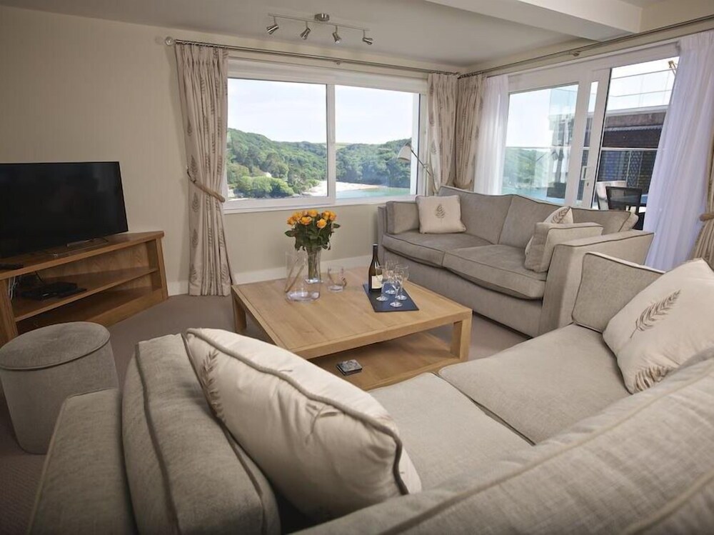 2 Hamstone Court view 4