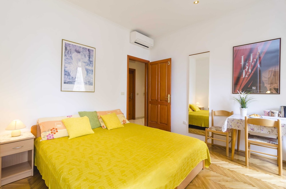 Rooms Lovrijenac
