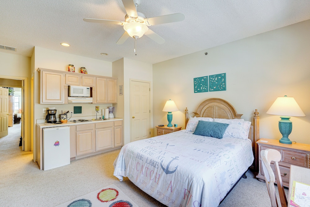 Waterfront Condo w/ Pool on Lake of the Ozarks