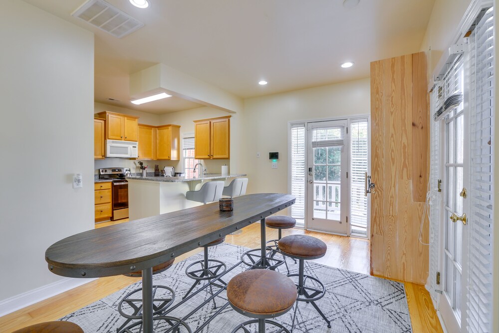 Greensboro Townhome w/ Deck - Walk to Downtown view 5