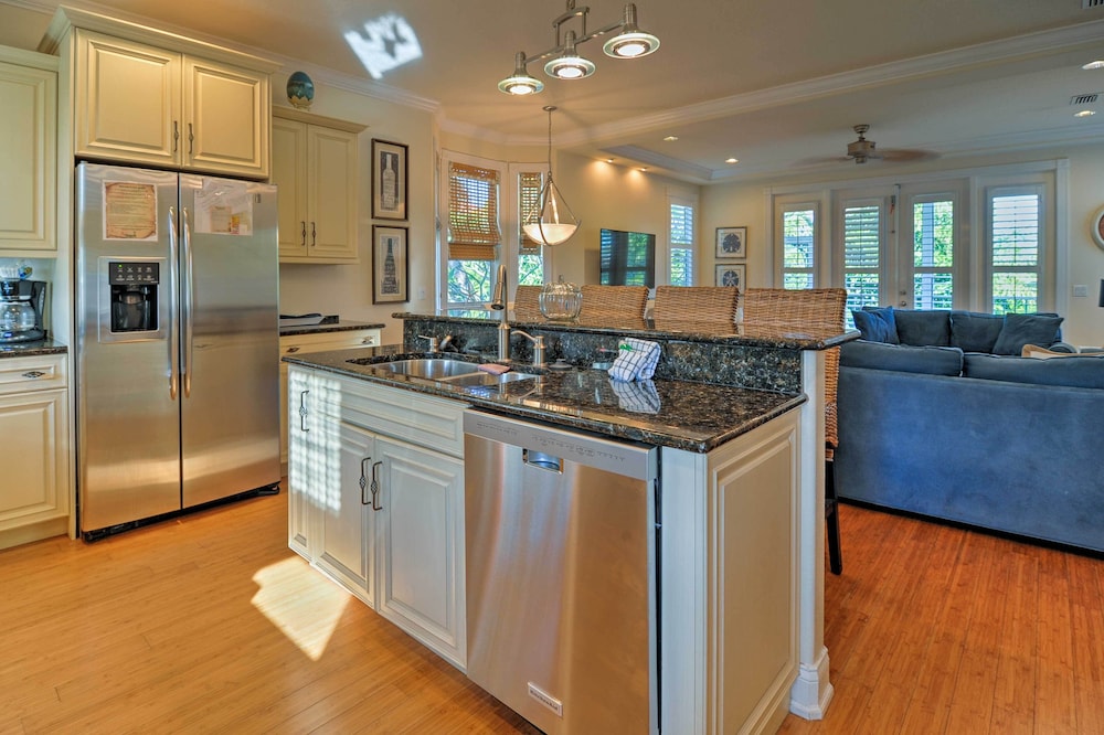 Holmes Beach Family Home: Private Pool & 3 Decks!
