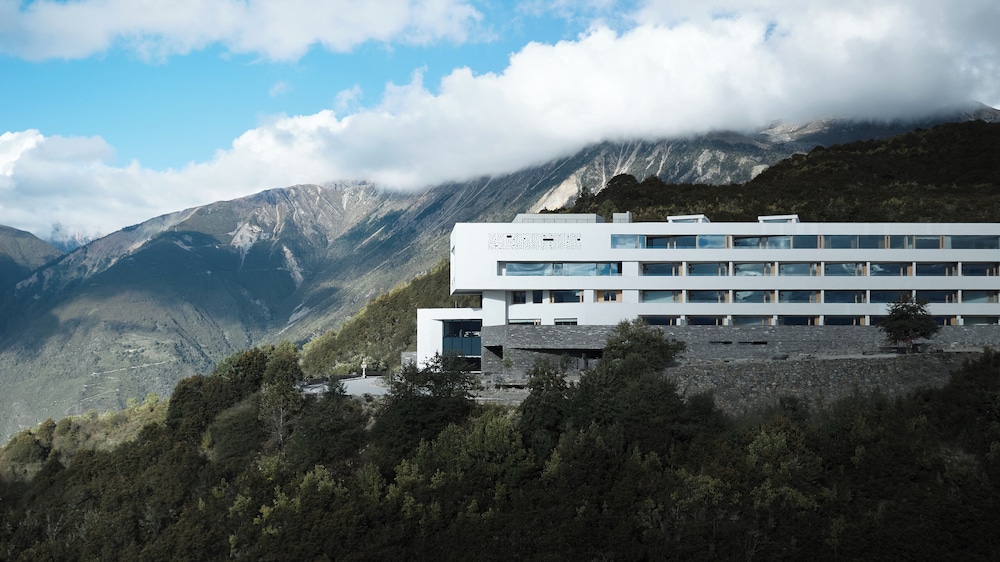 Deqin Meri Poodom hotel