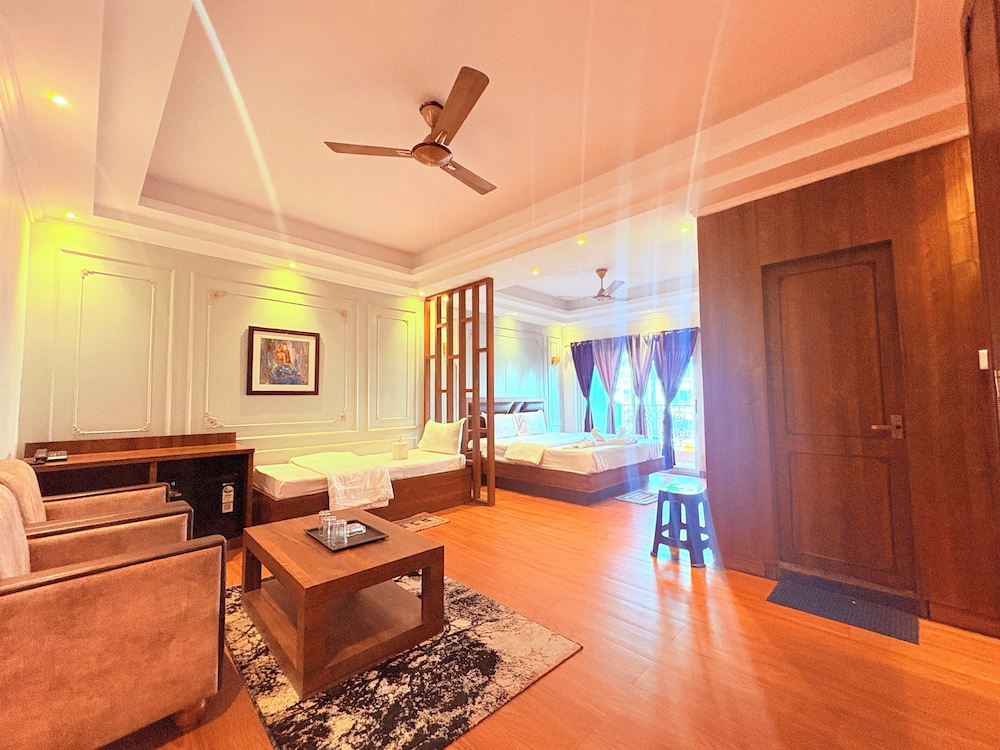Hotel Jairam Way Bay
