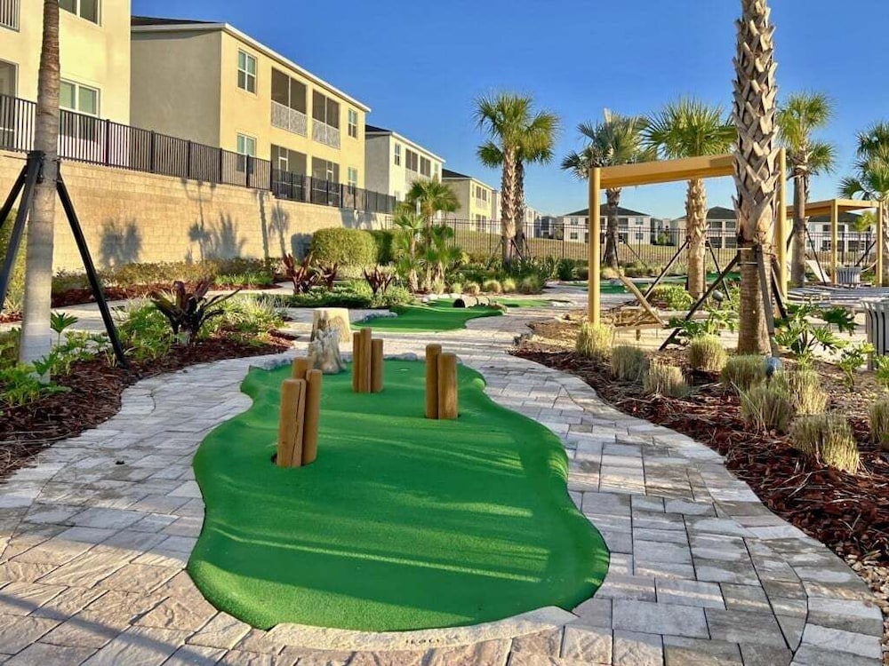 Stunning 4 Bed Townhome Pool & Waterpark 4 Bedroom Townhouse