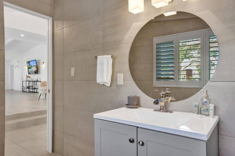 Pool House 3 Bedroom Home Victoria Park