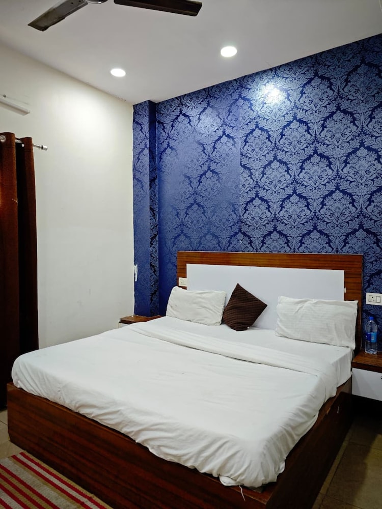 HOTEL SAI SHARNAM