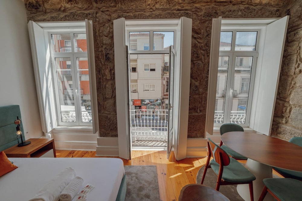 Elegant Apartment by Homing view 5