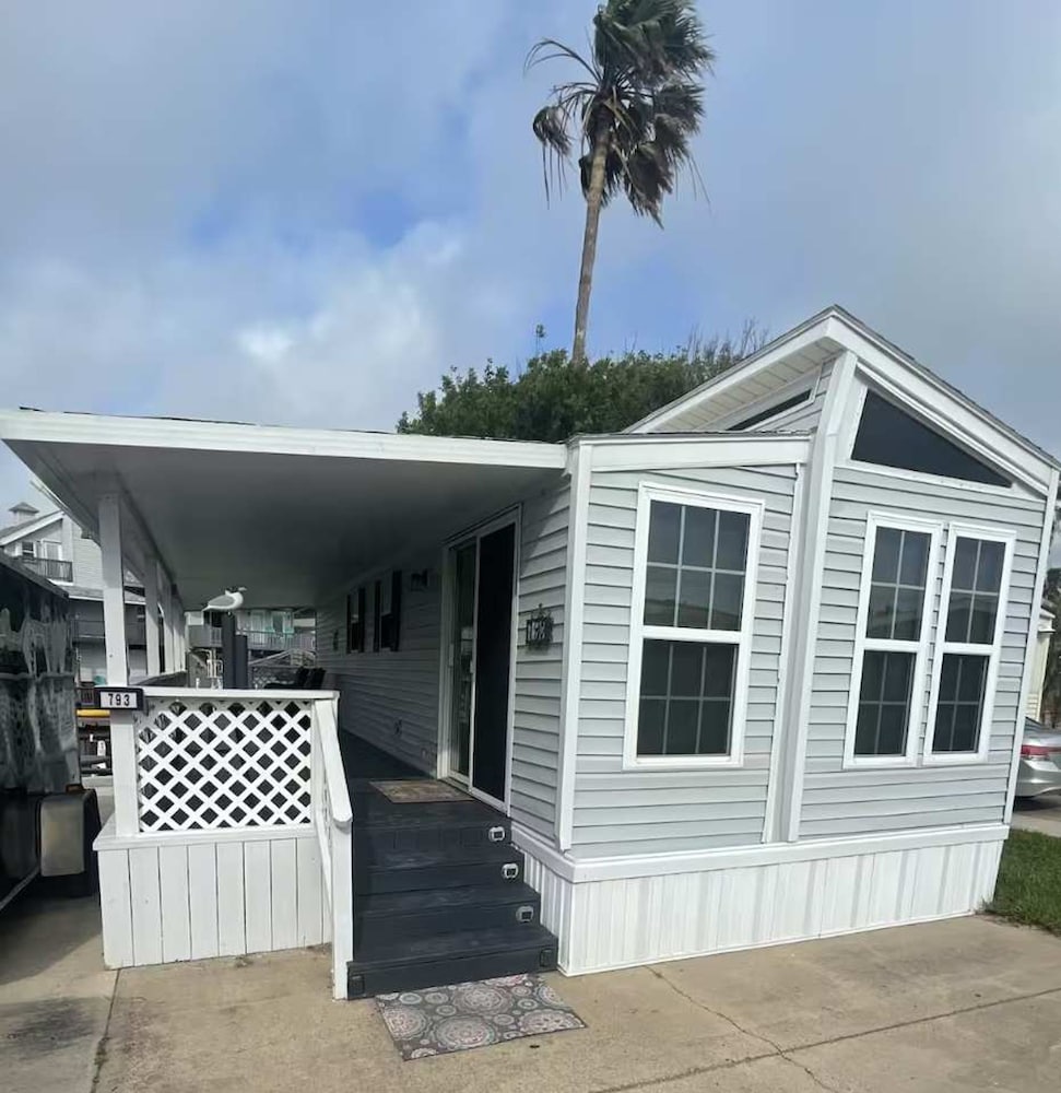 Charming 1BR Getaway in Long Island Village Resort