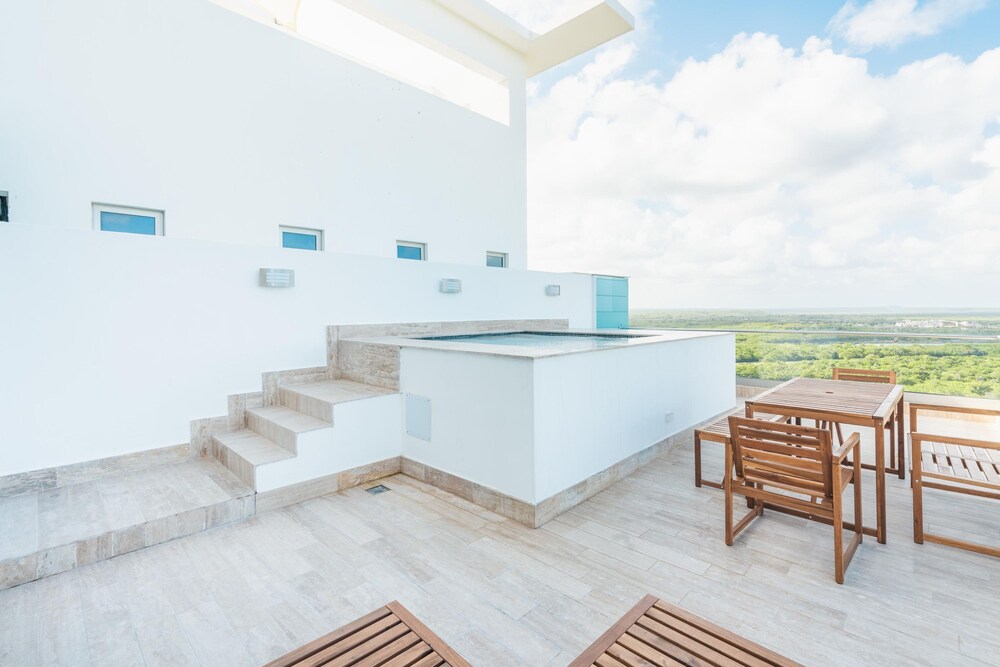 Penthouse With Private Picuzzi in Cap Cana