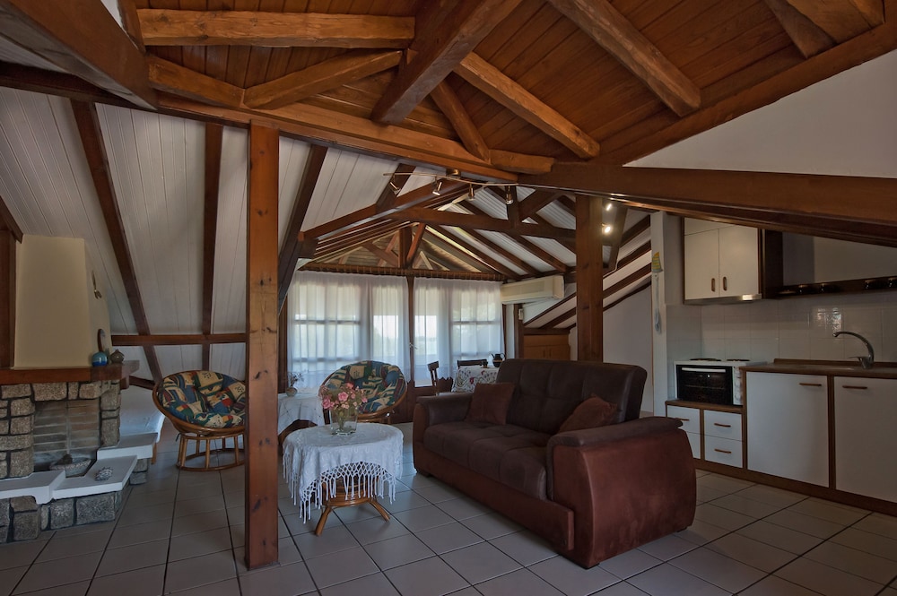 Kamares House Apartments & Studios