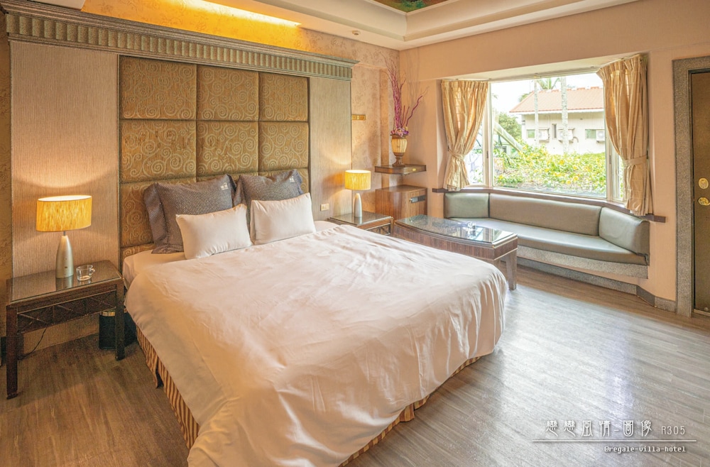 Regale Villa Hotel