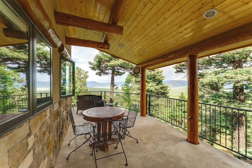 Secluded Angel Fire Retreat: Deck + Stunning View!