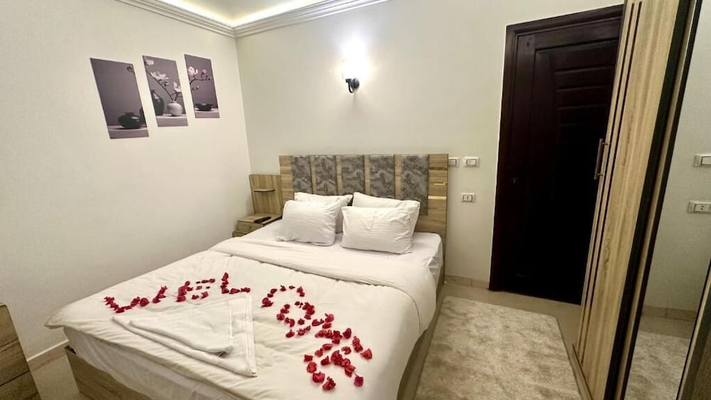 Pearl pyramids Inn