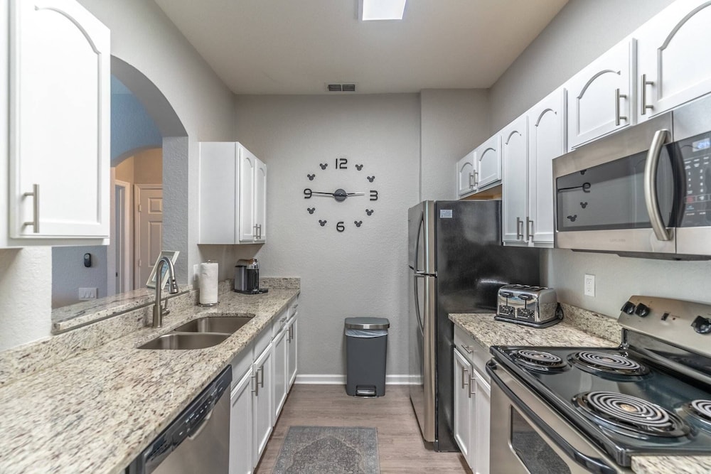 2821 Windsor Hills