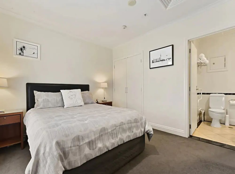 Pool, Gym And Style In The Cbd view 3