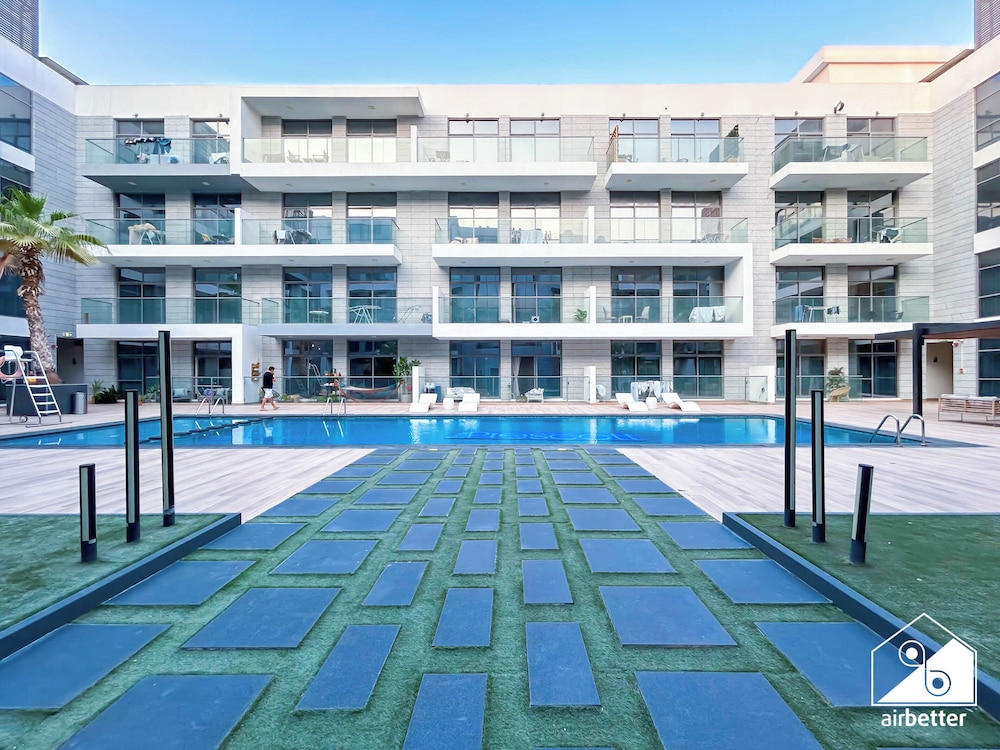 Luxury 1BR w/ Balcony & Burj Khalifa View